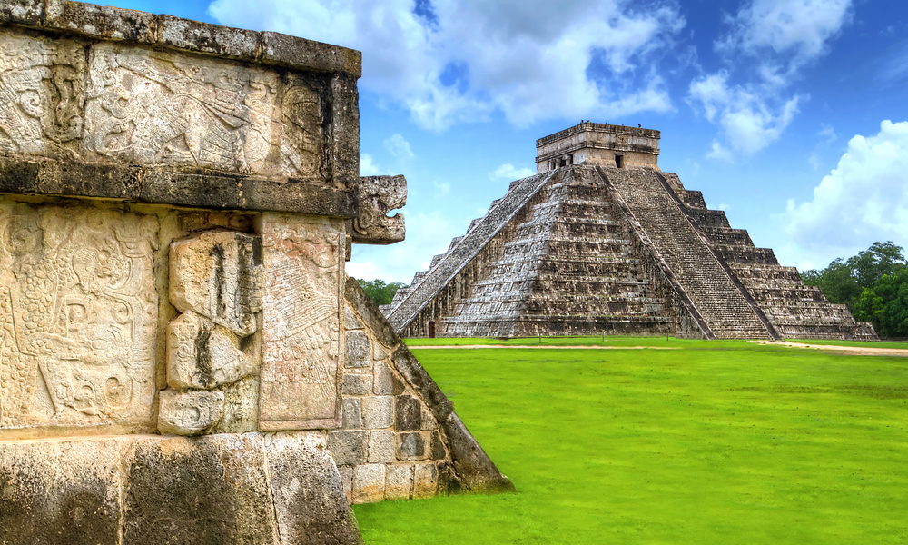 Pirámide Kukulkan de Chichén Itzá en México, una de las 7 Nuevas Maravillas del Mundo Moderno
